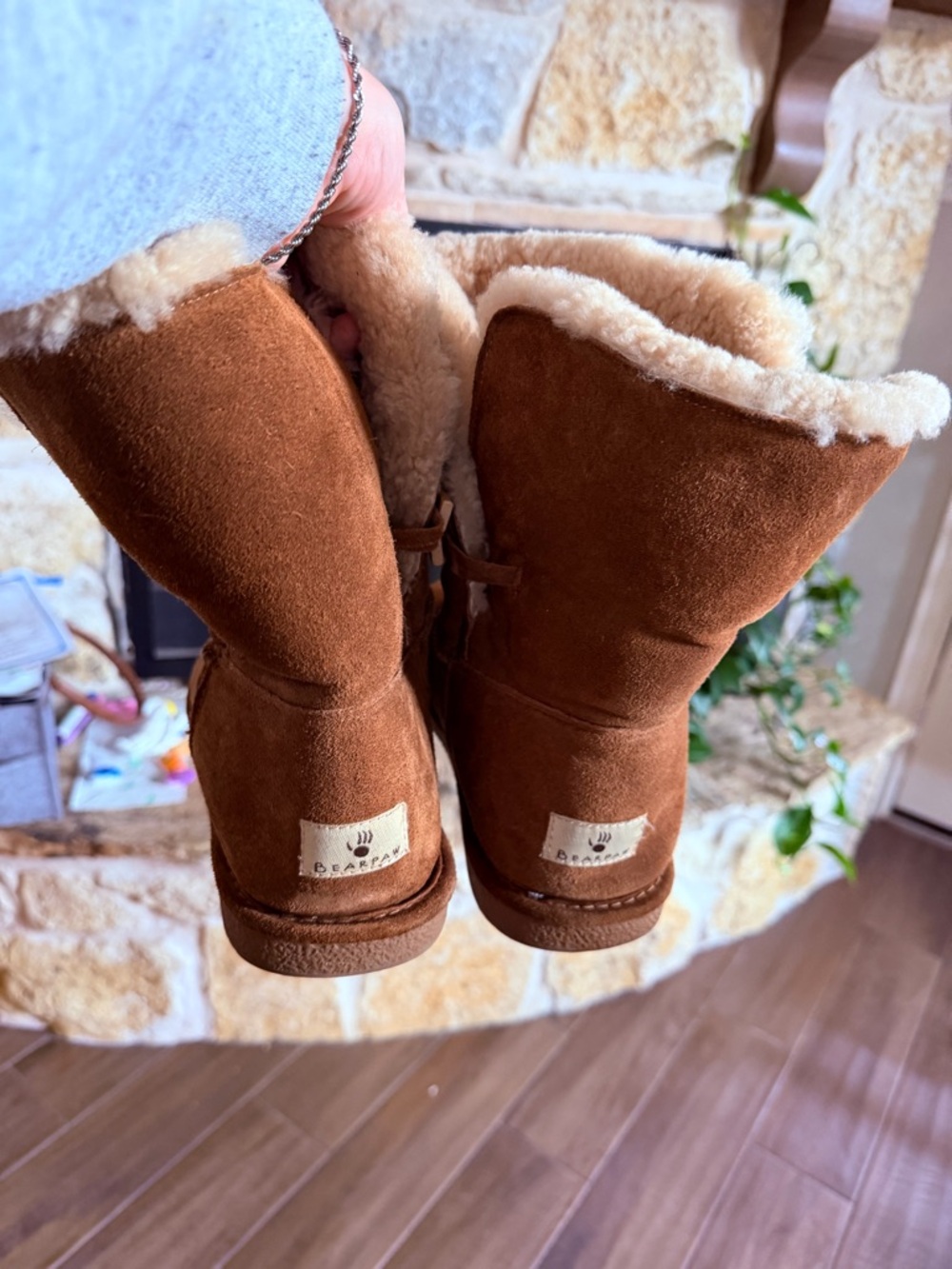 BearPaw Women’s Size 11 Chestnut Brown Suede Short Shearling Boots